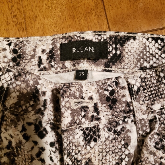 NWT - Snakeskin print jeans Size 25 - Picture 3 of 6